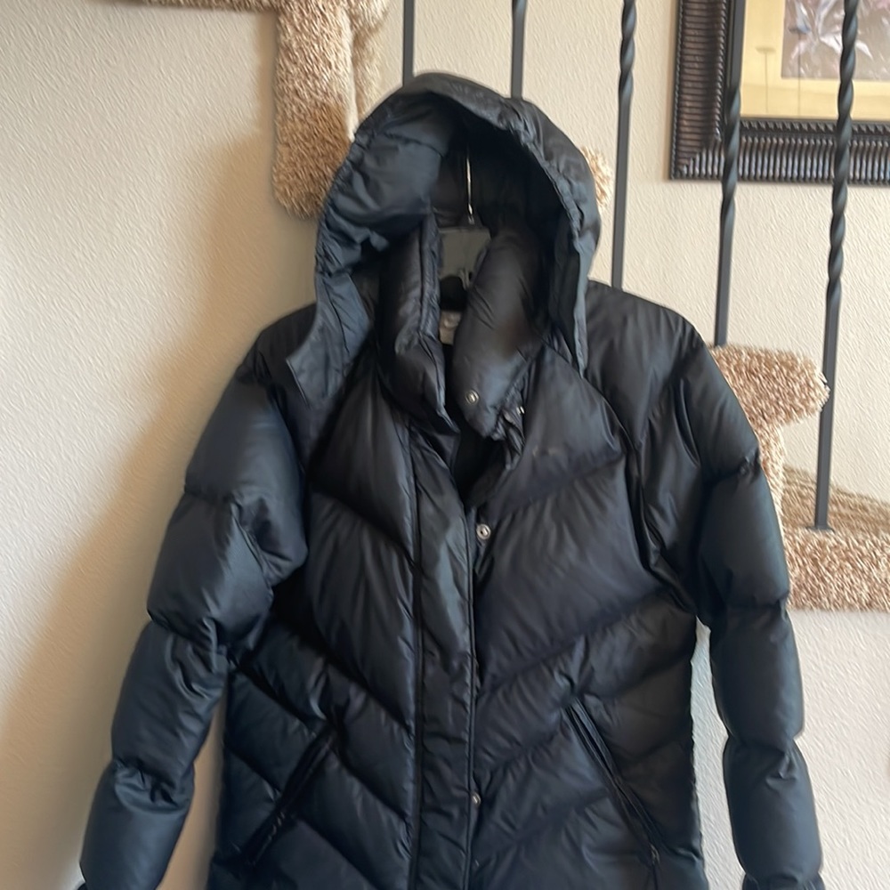 Nike sportswear black down jacket with removable hood.